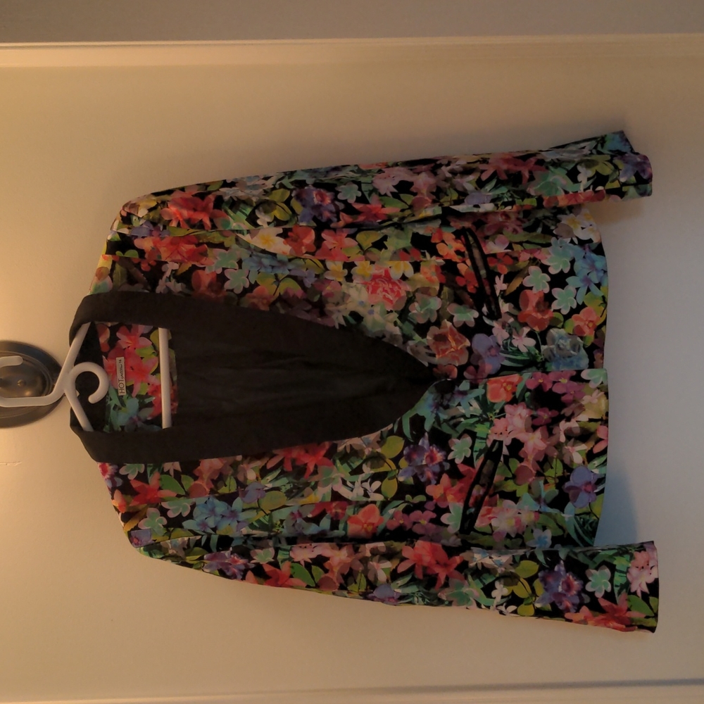 Hot options floral blazer